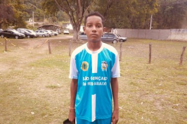 Atleta do "Bom de Bola, Bom de Escola" é aprovado em teste no Betim Futebol Clube