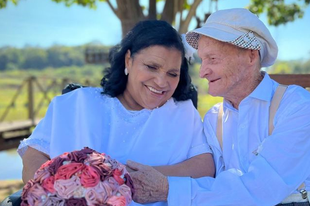 Idoso de 100 anos da Casa de Saúde Santa Izabel ganha ensaio fotográfico de pré-casamento