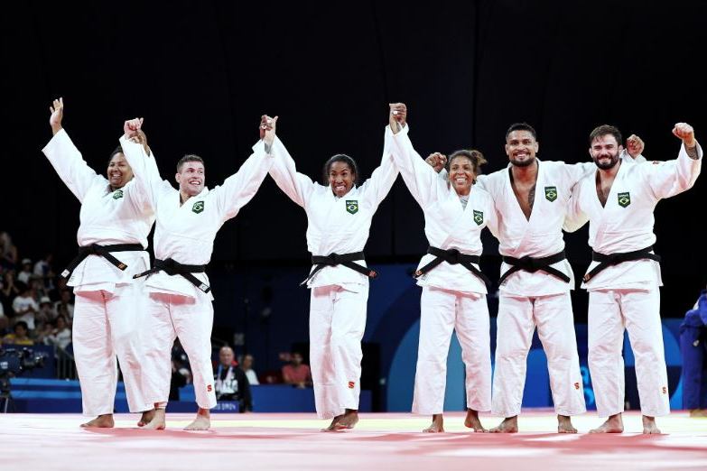 Judô brasileiro fecha Olimpíada com bronze por equipes