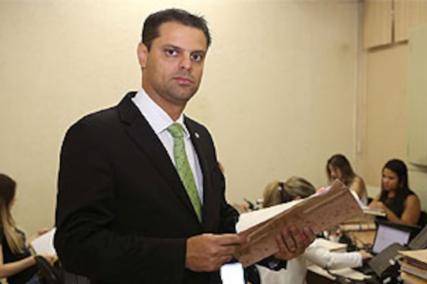 Juiz que soltou réu condenado pelo 8/1 admite “lamentável equívoco”