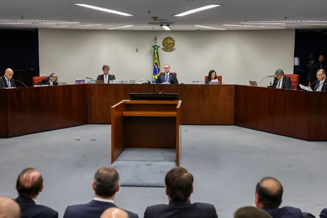 STF valida delação de Mauro Cid; julgamento continua nesta quarta