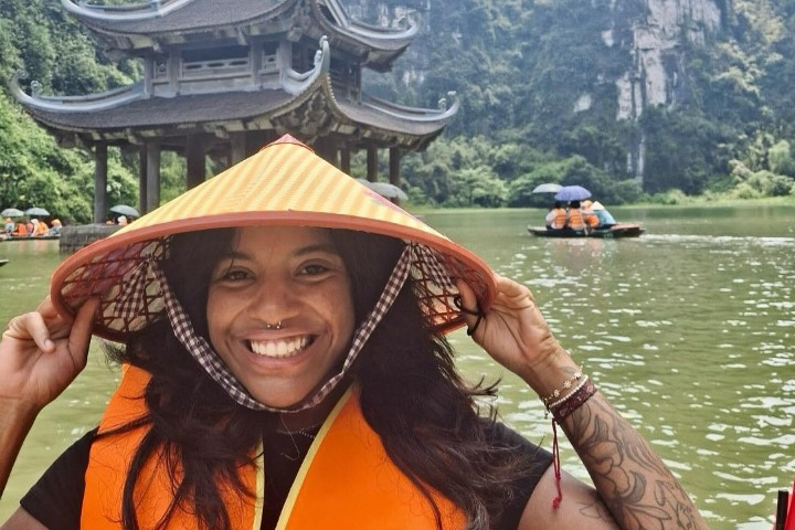 Brasileira segue presa em cratera de vulcão na Indonésia após quatro dias de espera por resgate