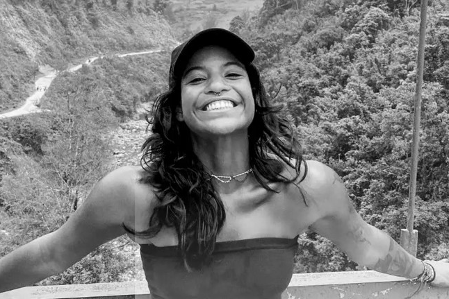 Brasileira que caiu em trilha de vulcão na Indonésia é encontrada morta após quatro dias
