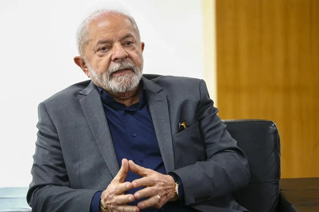 “Alguém que pratica assédio não vai ficar no governo”, diz Lula