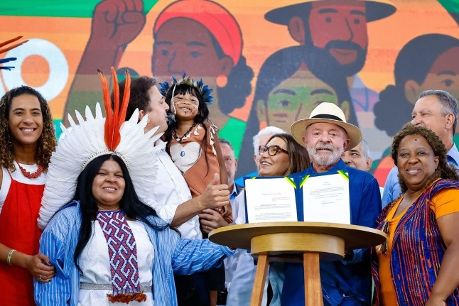 Lula anuncia R$ 1,17 bilhão para escolas indígenas e quilombolas e defende valorização de saberes tradicionais