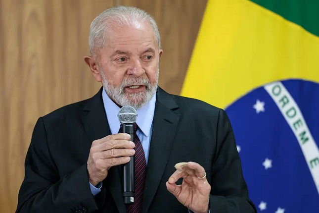 Vitória de Kamala Harris é mais segura para a democracia, diz Lula