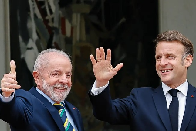 Macron diz que Rússia é agressora e defende papel do Brasil em solução para guerra na Ucrânia