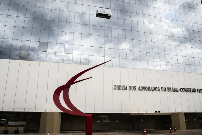 OAB barra bacharéis condenados por racismo de se tornarem advogados