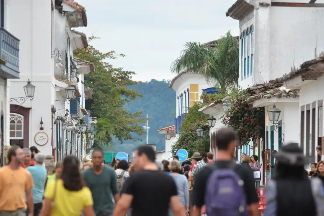 Festa Literária Internacional movimenta Paraty a partir desta quarta