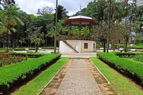 Vacinação de gatos muda horário de funcionamento do Parque Municipal em BH