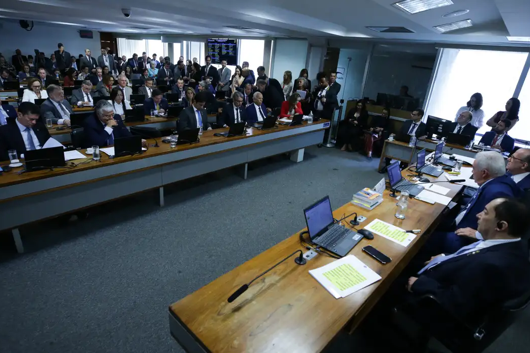 Por unanimidade, CCJ do Senado rejeita PEC da Blindagem