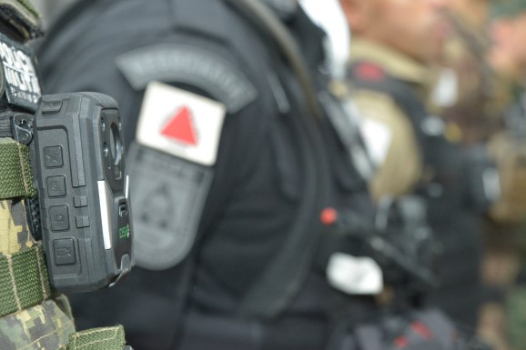 Policiais militares de Minas começam a utilizar câmeras nas fardas