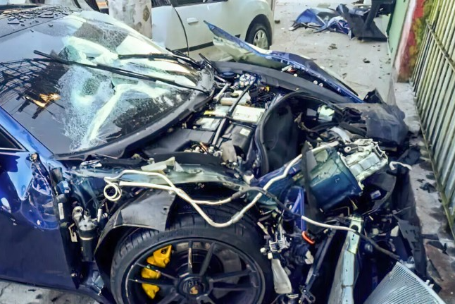 Condutor de Porsche que matou motorista em acidente está foragido