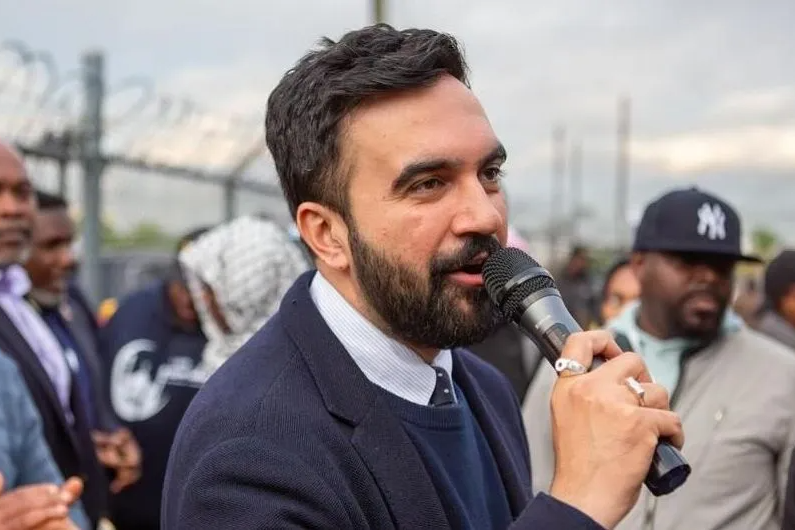 Zohran Mamdani é eleito prefeito de Nova York e impõe derrota política a Donald Trump