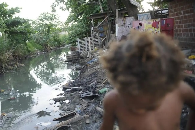 Falta de saneamento levou a mais de 340 mil internações em 2024