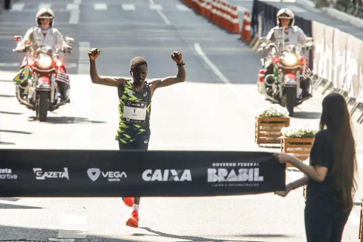 Queniano vence e brasileiro chega em quarto lugar na São Silvestre