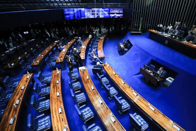 Congresso derruba aumento do IOF, mas Senado aprova mais deputados e gastos