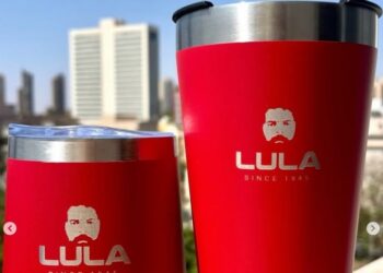 Loja online que se declara “de esquerda” responde ataques políticos com humor e viraliza nas redes sociais