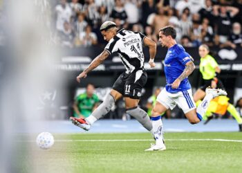Cruzeiro sofre apagão no Rio e é goleado pelo Botafogo na estreia do Brasileirão