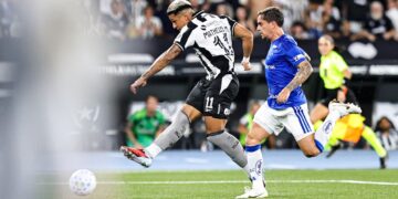 Cruzeiro sofre apagão no Rio e é goleado pelo Botafogo na estreia do Brasileirão