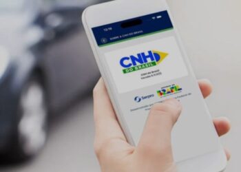 Flávio Dino nega suspensão de regra que permite renovação automática da CNH