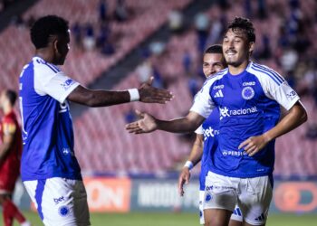 Cruzeiro vence o Tombense por 2 a 1 e conquista a primeira vitória no Mineiro