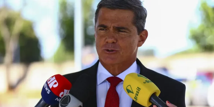 Moraes autoriza general condenado por trama golpista a trabalhar no Comando do Planalto