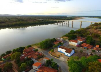 Cheia do São Francisco provoca alagamentos em cidades de MG e da Bahia