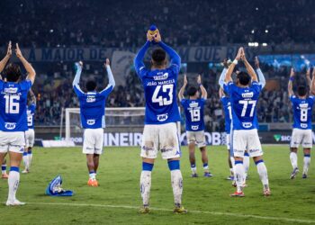 Cruzeiro vence América-MG por 2 a 0 e assume liderança do grupo C do Mineiro