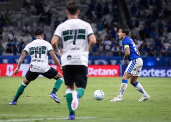Coritiba vira no Mineirão e aprofunda fase turbulenta do Cruzeiro