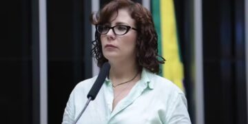 Justiça italiana autoriza extradição de Carla Zambelli ao Brasil