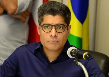 Empresa ligada a ACM Neto recebeu R$ 3,6 milhões de banco investigado