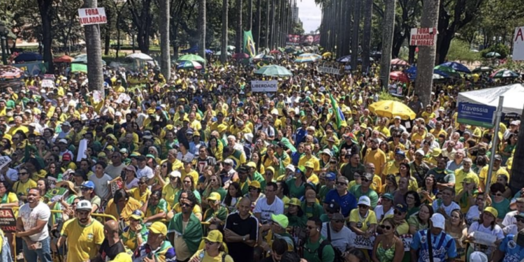 Manifestações da direita reúnem público reduzido e focam críticas ao STF e a Lula