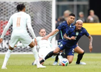 Brasil perde para França e acende alerta a 75 dias da Copa