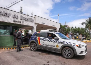 Bolsonaro deixa hospital e vai para casa cumprir prisão domiciliar