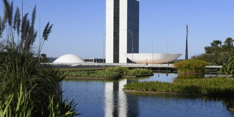 Confusão em área nobre de Brasília envolve parlamentar e garota de programa