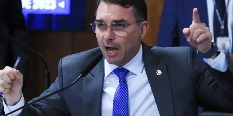 Lindbergh critica domiciliar de Bolsonaro e fala em “justiça de classe”