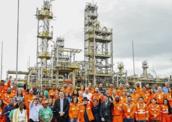 Lula anuncia R$ 9 bi para ampliar produção da Regap em MG