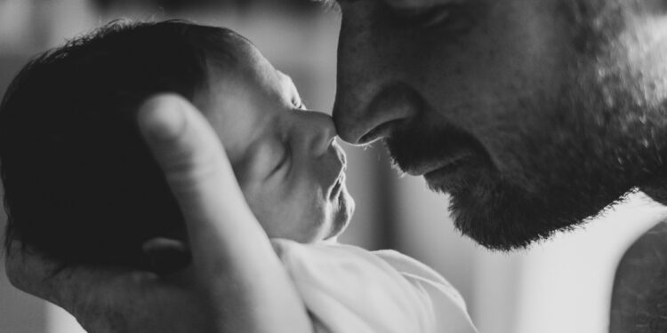 Licença-paternidade será ampliada para até 20 dias no Brasil