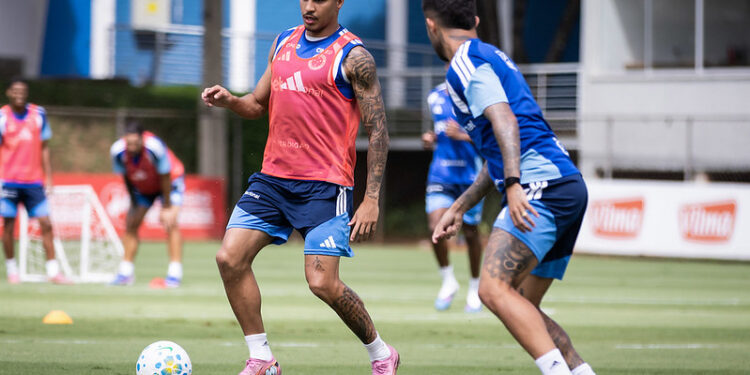 Cruzeiro estreia técnico sob pressão contra o Vitória no Mineirão