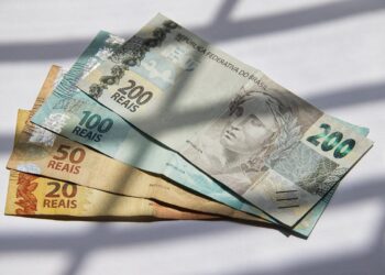 Governo propõe salário mínimo de R$ 1.717 para 2027