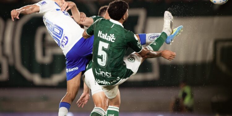 Cruzeiro sofre gol no fim e fica no empate com o Goiás pela Copa do Brasil