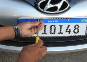 Projeto quer trazer de volta nome de cidade e estado nas placas de veículos