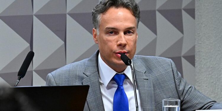 Alvo da PF por fraude bilionária no INSS recebeu auxílio emergencial e mora em mansão em Alphaville