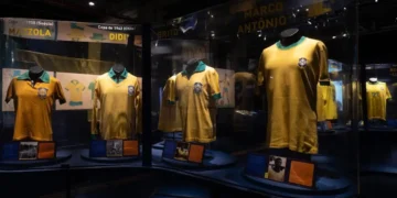 A história da camisa amarela que virou símbolo do futebol brasileiro