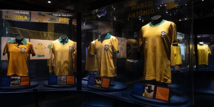 A história da camisa amarela que virou símbolo do futebol brasileiro