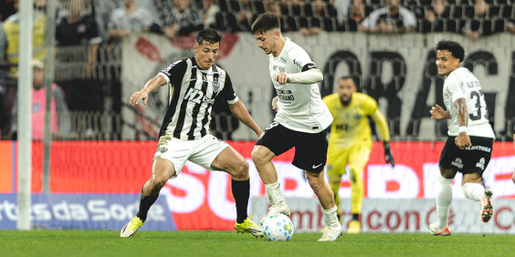 Atlético-MG volta a falhar no fim, perde para o Corinthians e freia reação no Brasileiro
