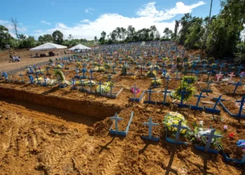 Estudo aponta que pandemia reduziu expectativa de vida no Brasil em 3,4 anos