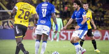 Cruzeiro decide vaga nas oitavas da Libertadores diante do Barcelona no Mineirão