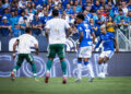 Cruzeiro vence a Chapecoense, mas leva sustos no Mineirão e depende do VAR